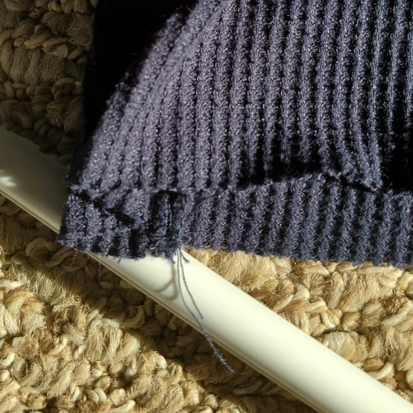 Hollister navy blue longsleeve - Picture 3 of 3